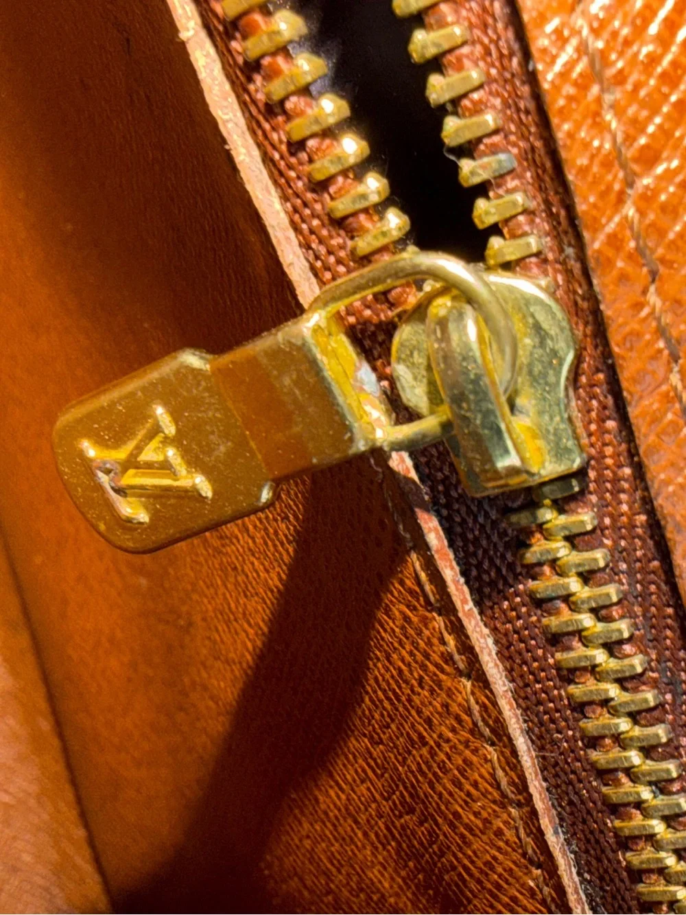 Louis Vuitton Monogram Bordeaux crossbody 🤎 - Picture 10 of 14